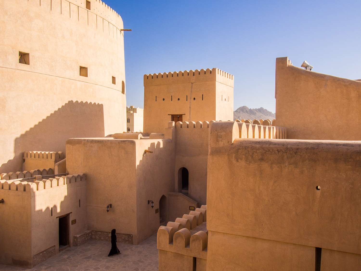 1110-woman-nizwa-fort-oman.jpg